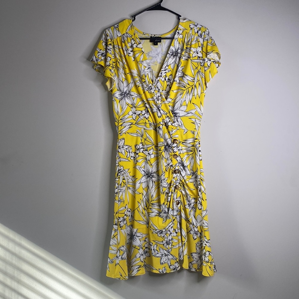 Beige by eci yellow and white floral dress